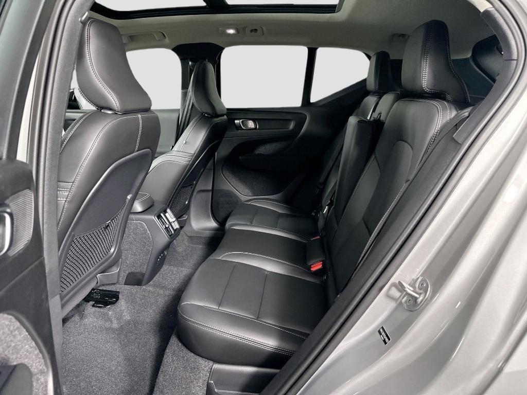 new 2025 Volvo XC40 car, priced at $39,820