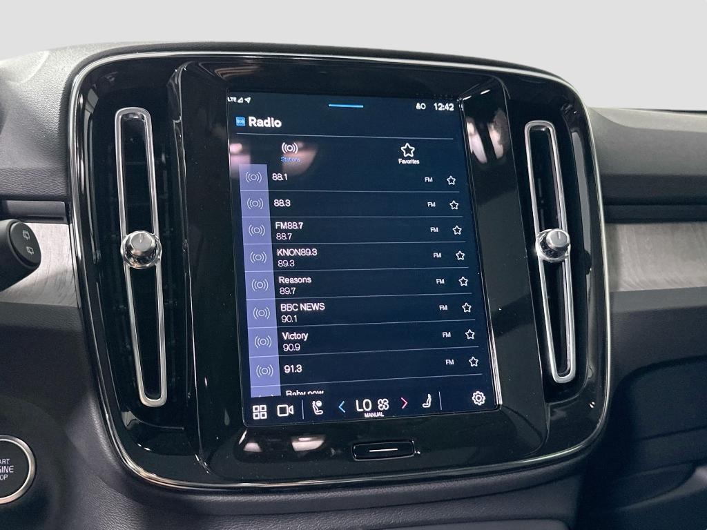 new 2025 Volvo XC40 car, priced at $39,820