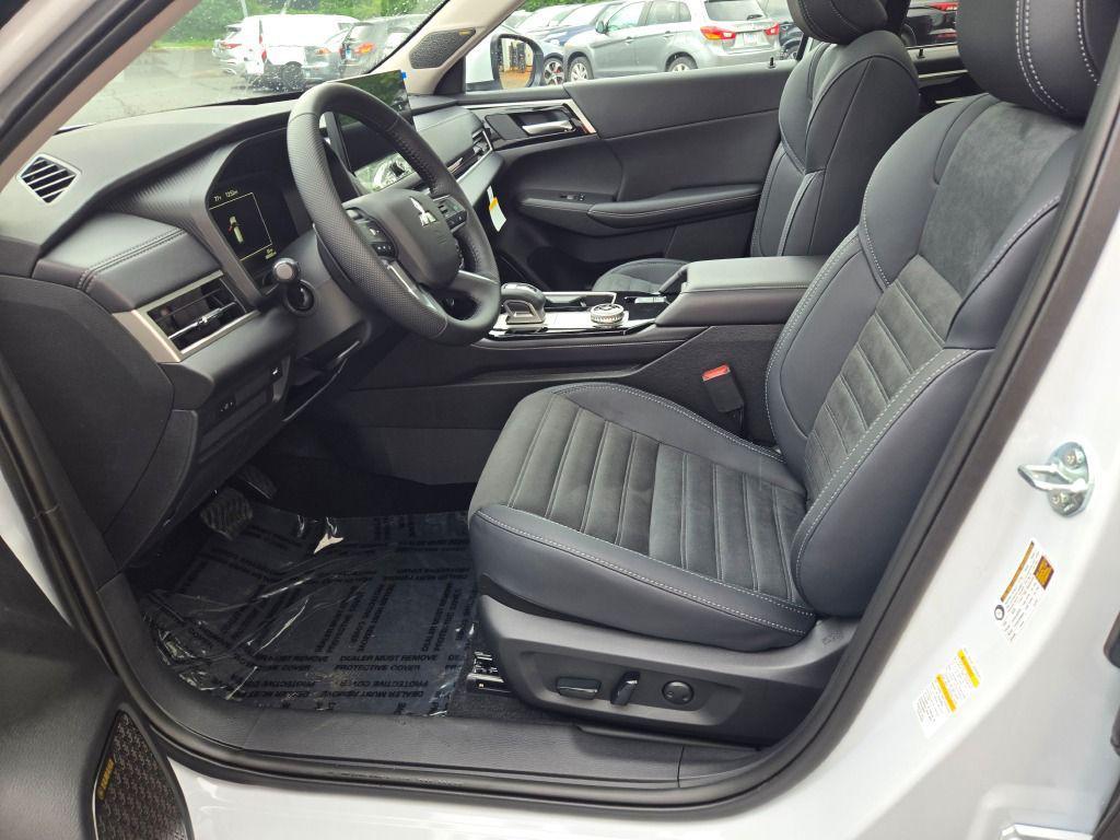 new 2025 Mitsubishi Outlander car, priced at $37,123
