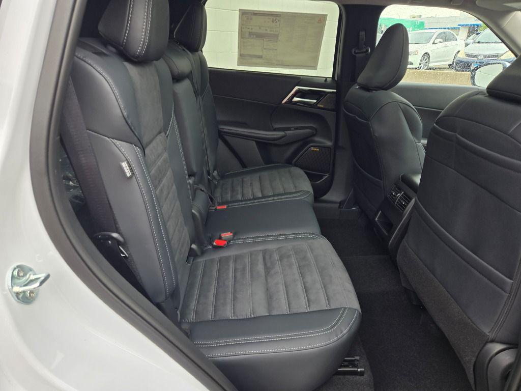 new 2025 Mitsubishi Outlander car, priced at $37,123