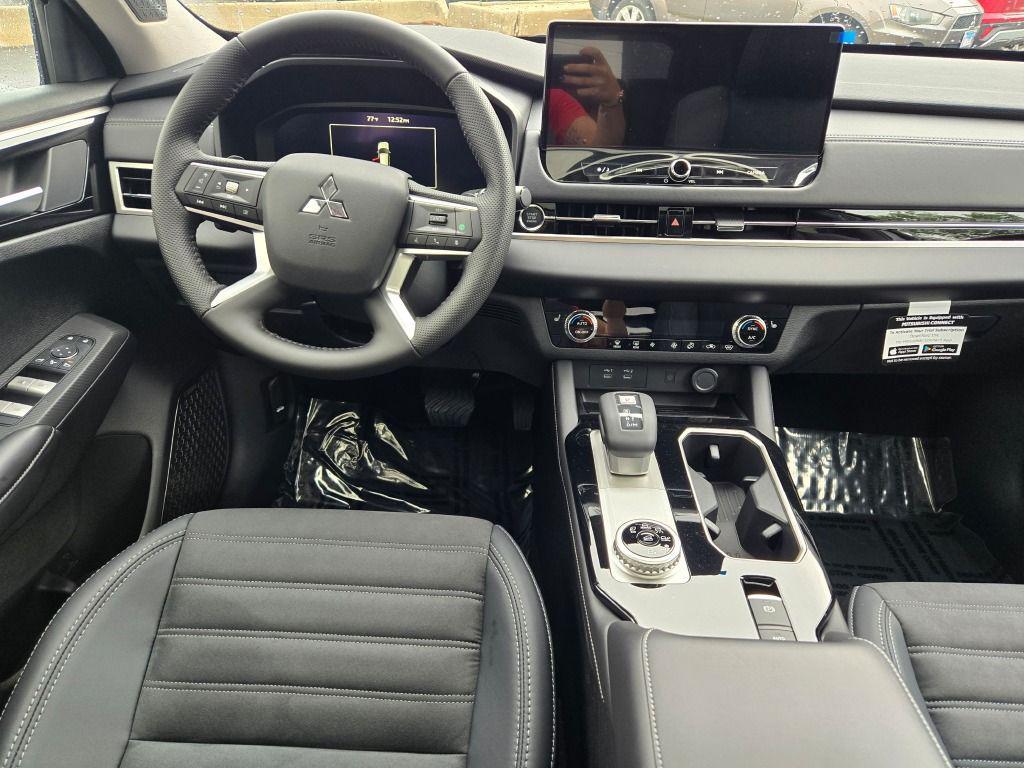 new 2025 Mitsubishi Outlander car, priced at $37,123