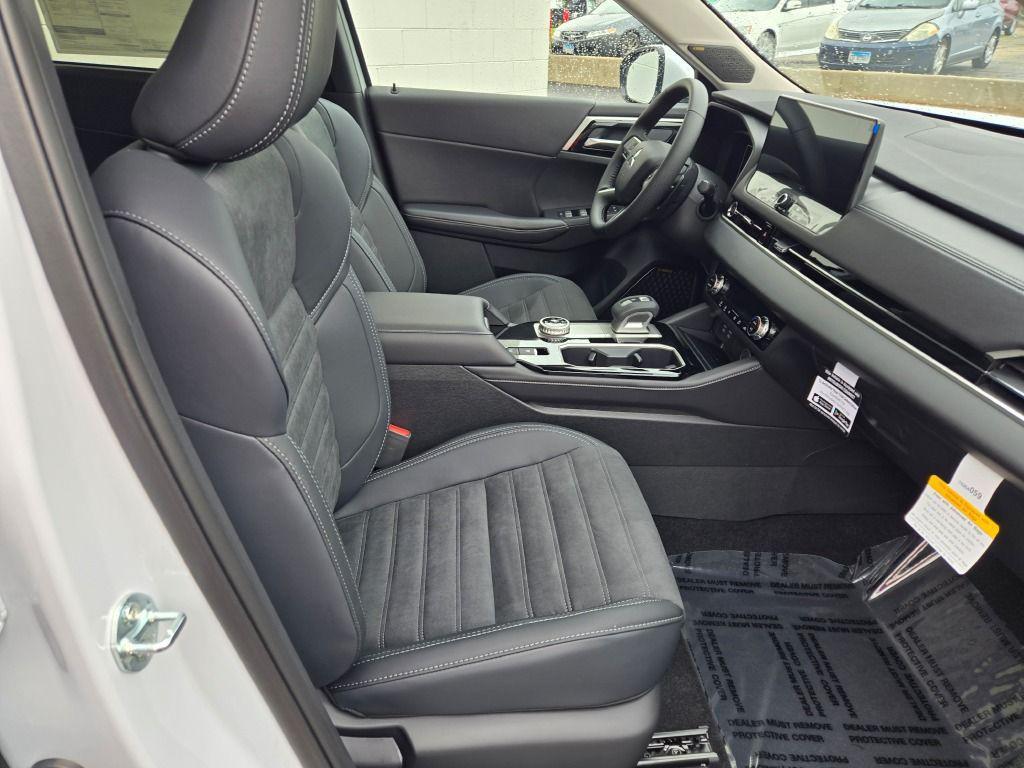 new 2025 Mitsubishi Outlander car, priced at $37,123