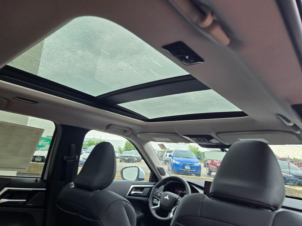 new 2025 Mitsubishi Outlander car, priced at $37,123