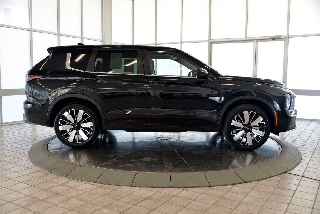 used 2026 Mitsubishi Outlander car, priced at $39,172