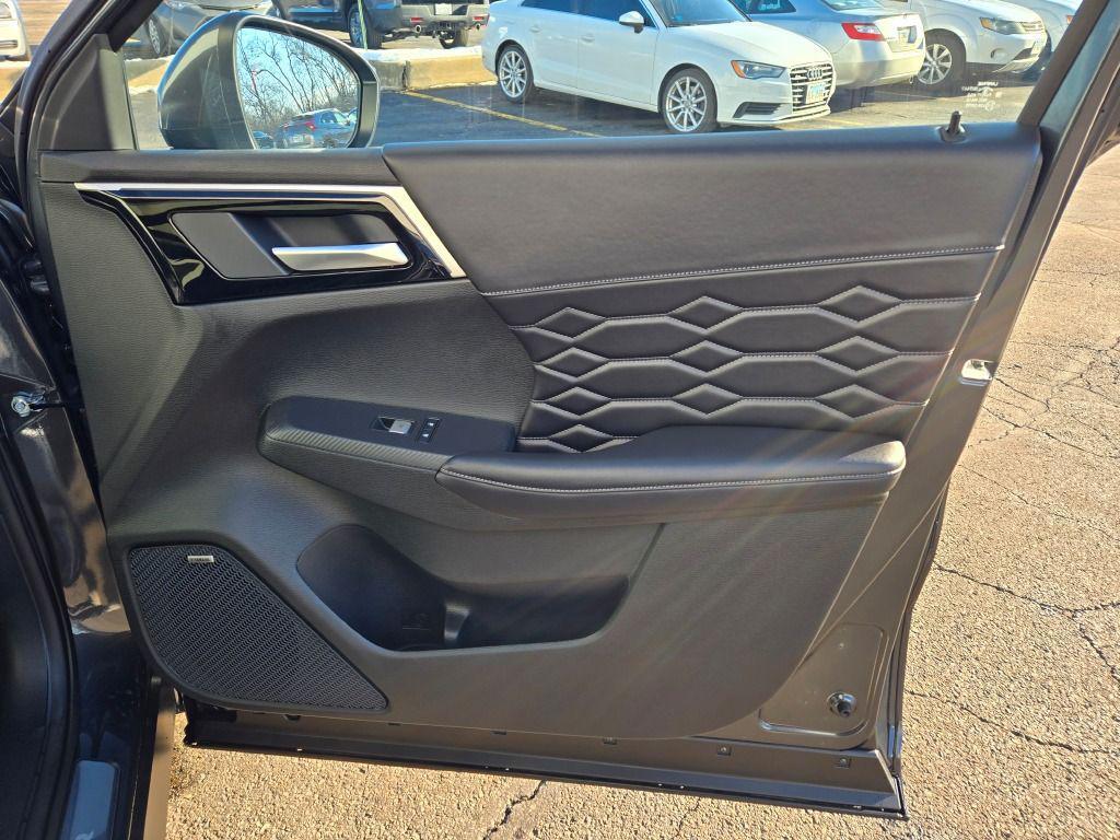 new 2026 Mitsubishi Outlander car, priced at $39,973