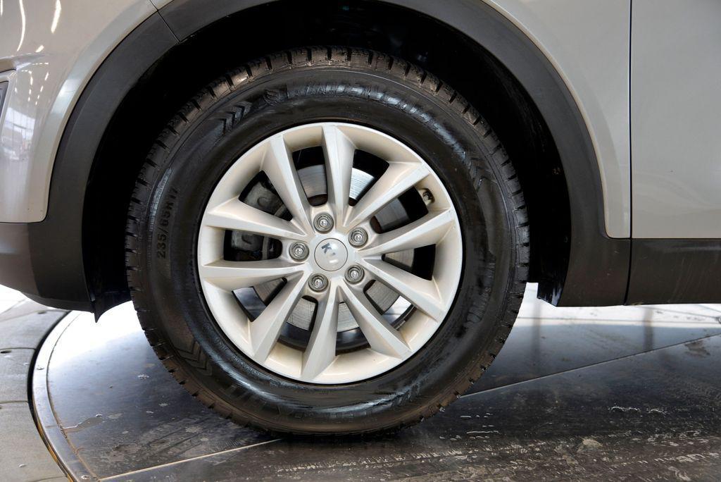 used 2018 Kia Sorento car, priced at $10,186