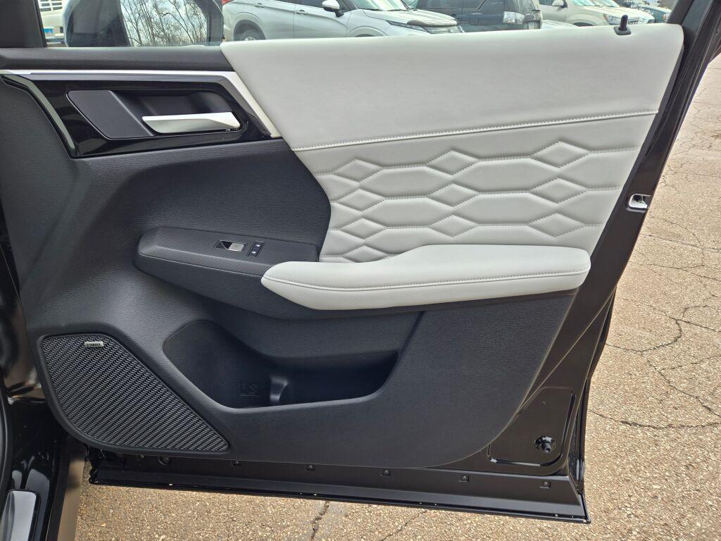 new 2026 Mitsubishi Outlander car, priced at $40,028