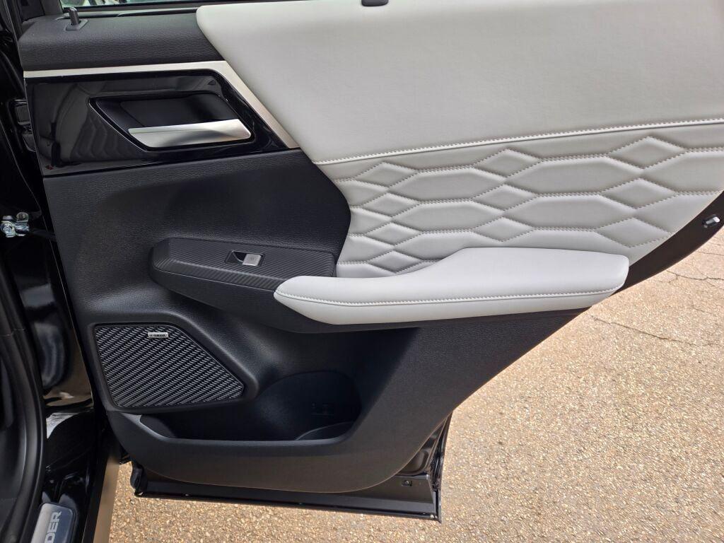 new 2026 Mitsubishi Outlander car, priced at $40,028