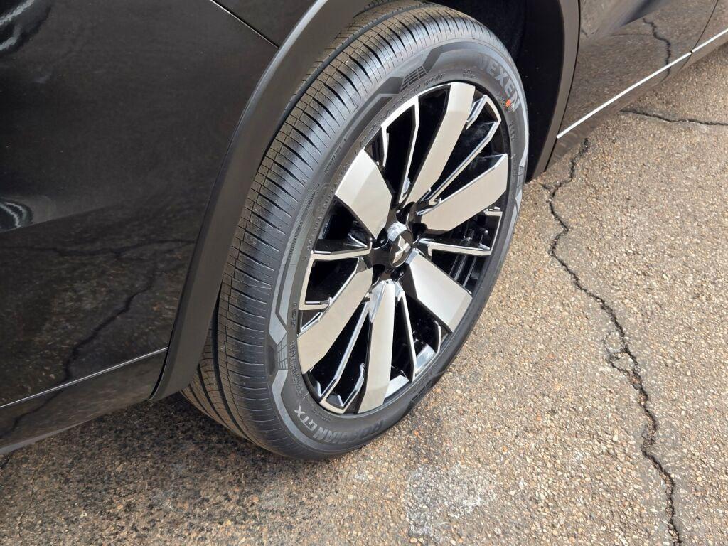 new 2026 Mitsubishi Outlander car, priced at $40,028