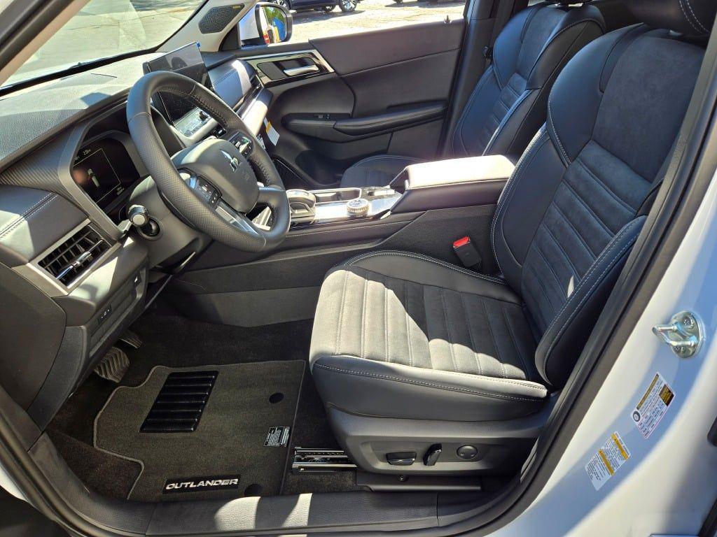 new 2025 Mitsubishi Outlander car, priced at $35,596