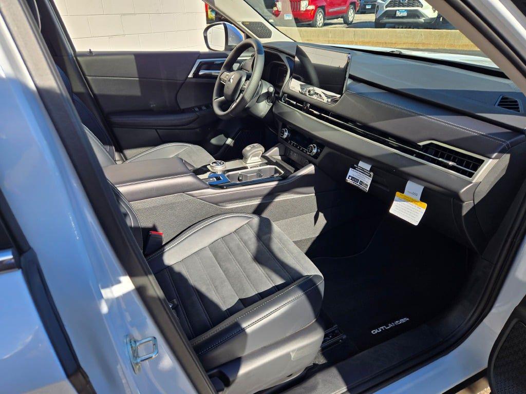 new 2025 Mitsubishi Outlander car, priced at $35,596