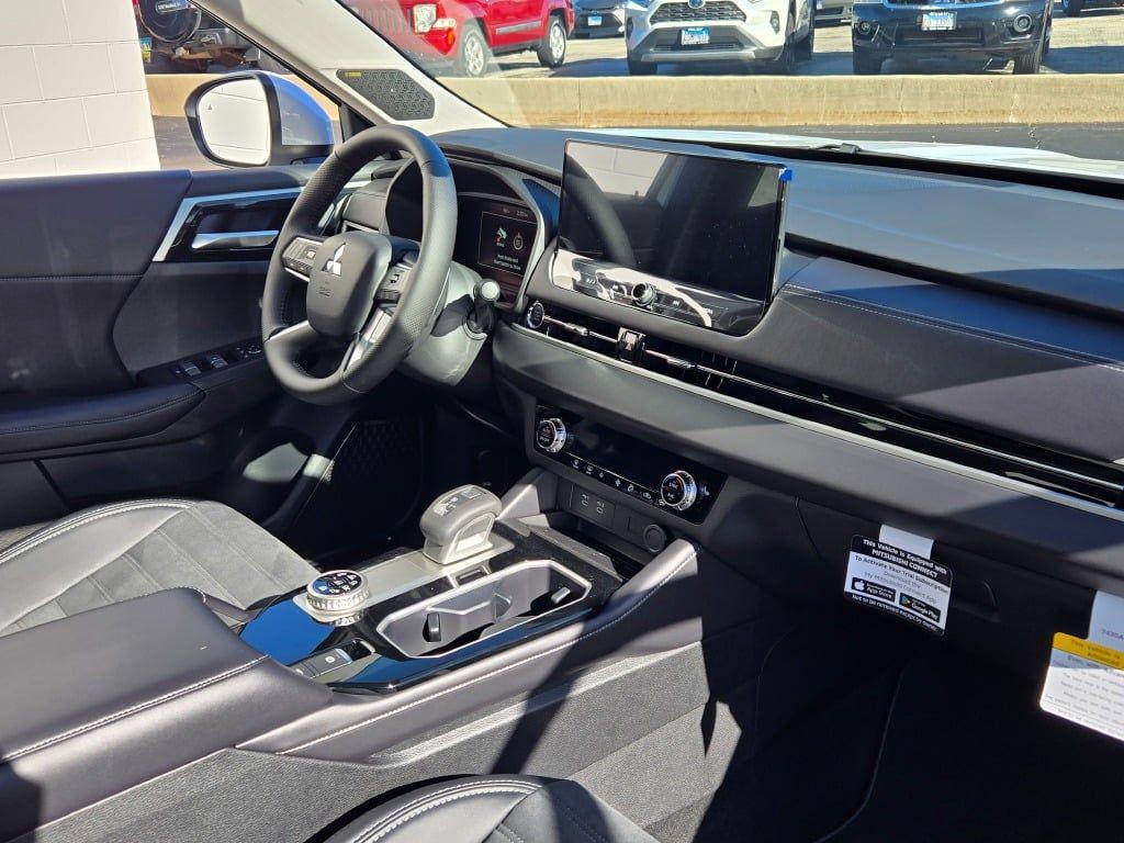 new 2025 Mitsubishi Outlander car, priced at $35,596