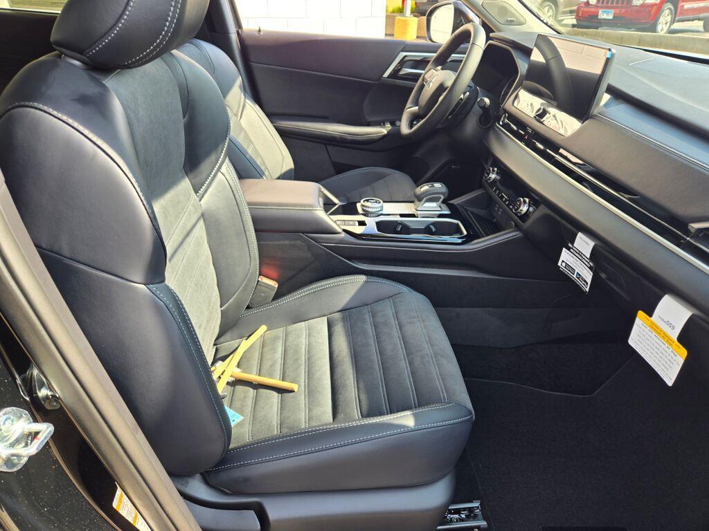 new 2025 Mitsubishi Outlander car, priced at $33,635