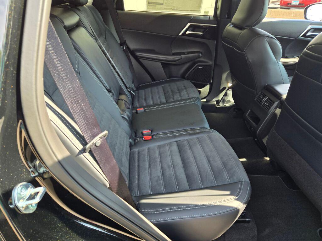 new 2025 Mitsubishi Outlander car, priced at $33,635