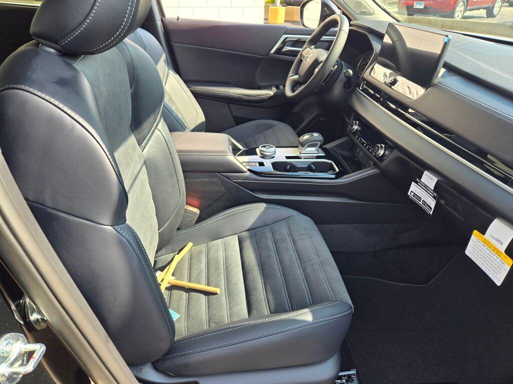 new 2025 Mitsubishi Outlander car, priced at $33,635