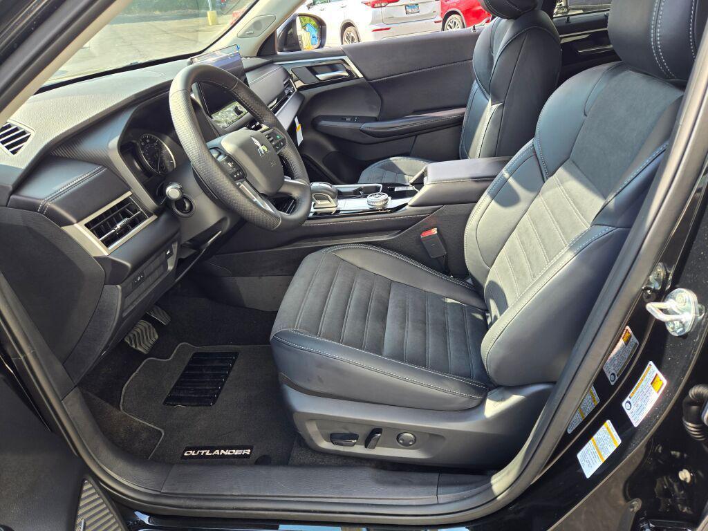 new 2025 Mitsubishi Outlander car, priced at $33,635