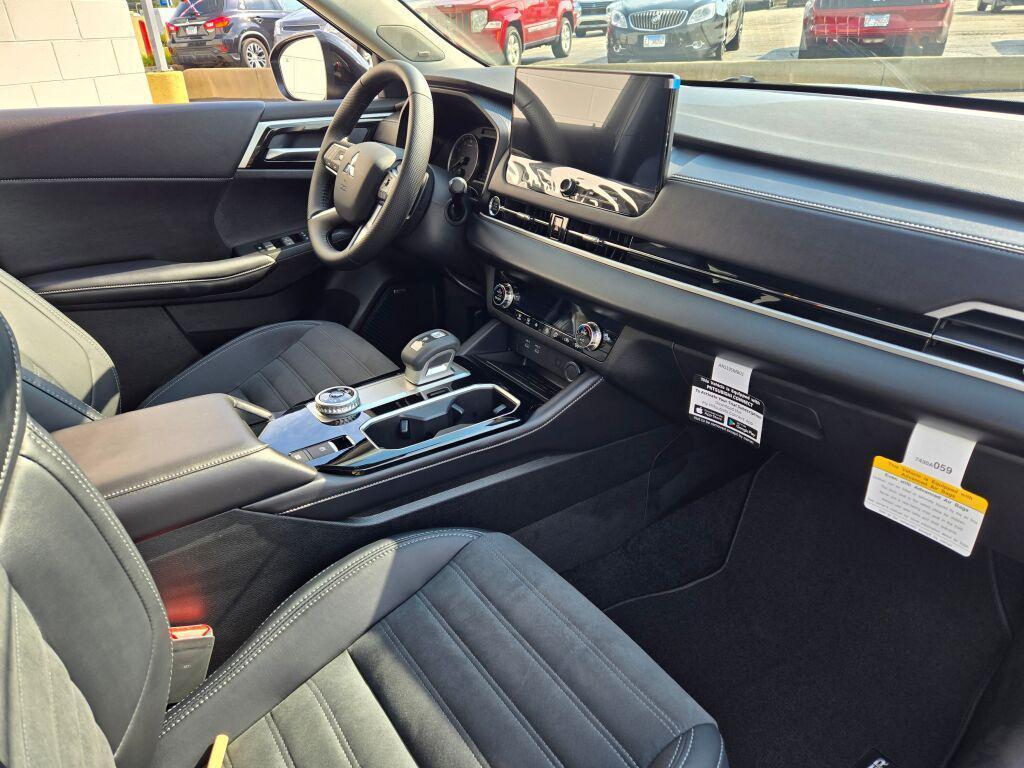 new 2025 Mitsubishi Outlander car, priced at $33,635