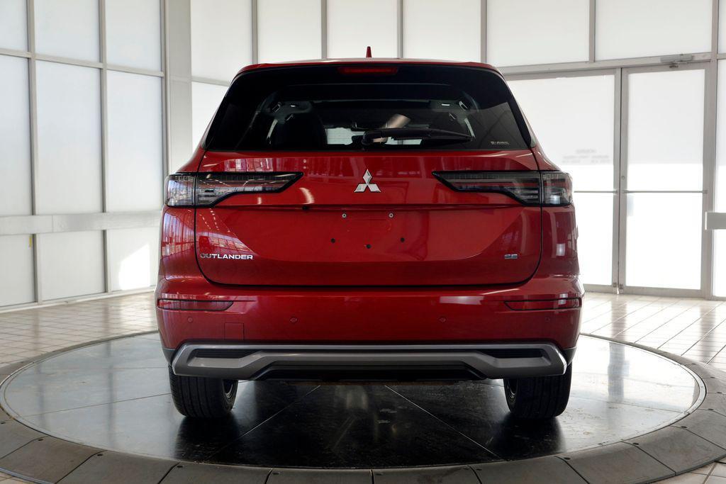 used 2025 Mitsubishi Outlander car, priced at $29,635