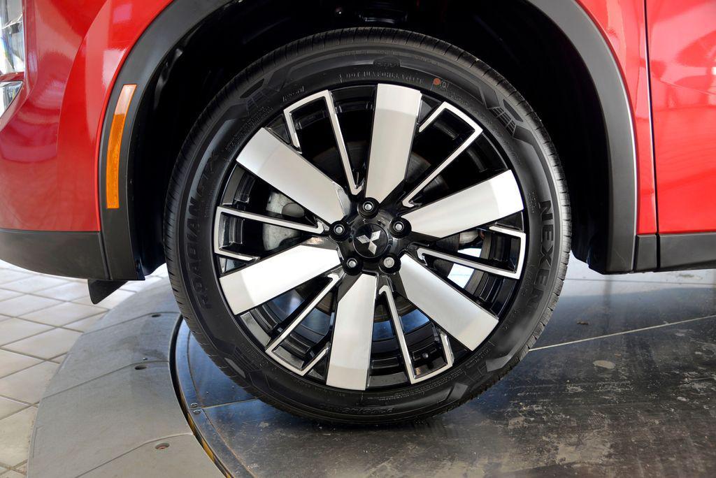 used 2025 Mitsubishi Outlander car, priced at $29,635