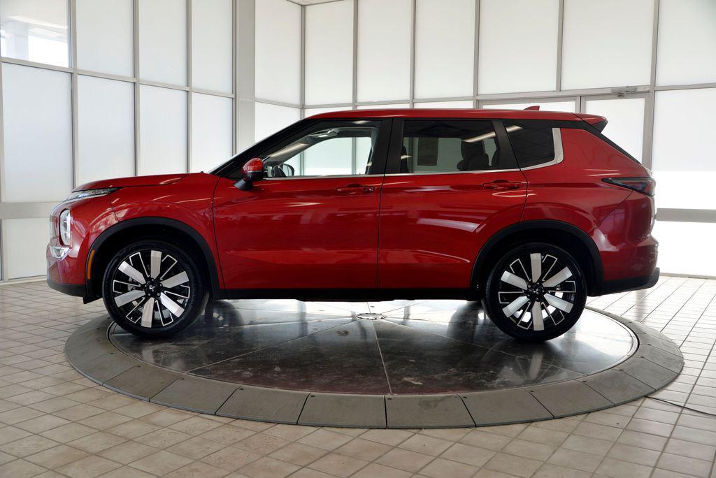 used 2025 Mitsubishi Outlander car, priced at $29,635