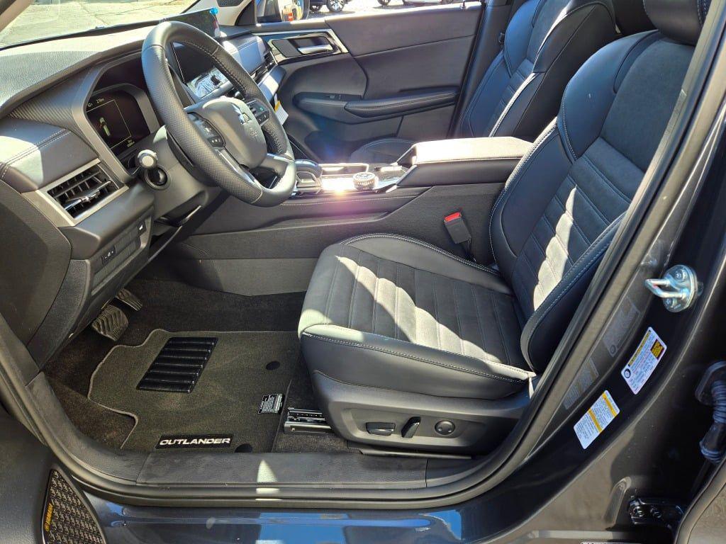 new 2025 Mitsubishi Outlander car, priced at $36,365