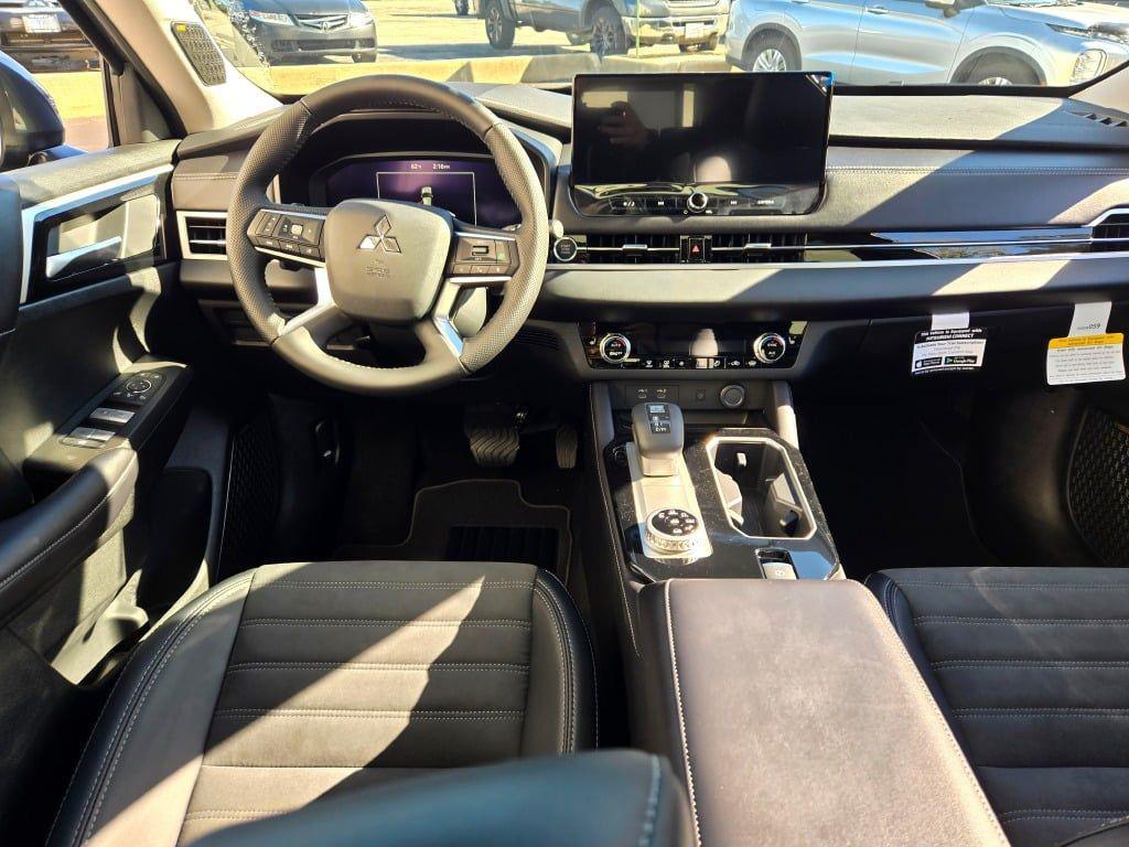 new 2025 Mitsubishi Outlander car, priced at $36,365