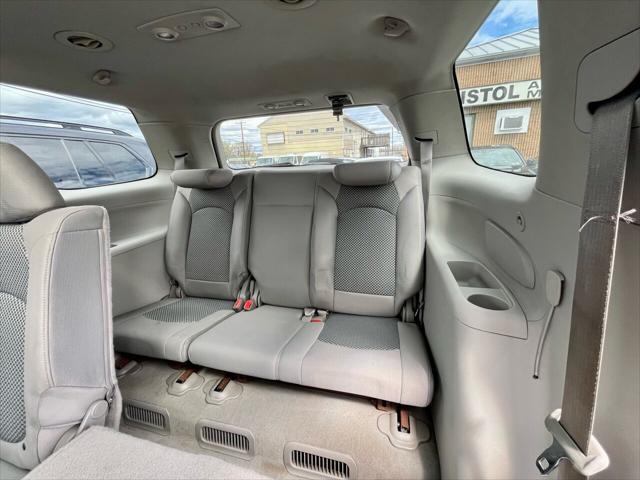 used 2007 Saturn Outlook car, priced at $5,995