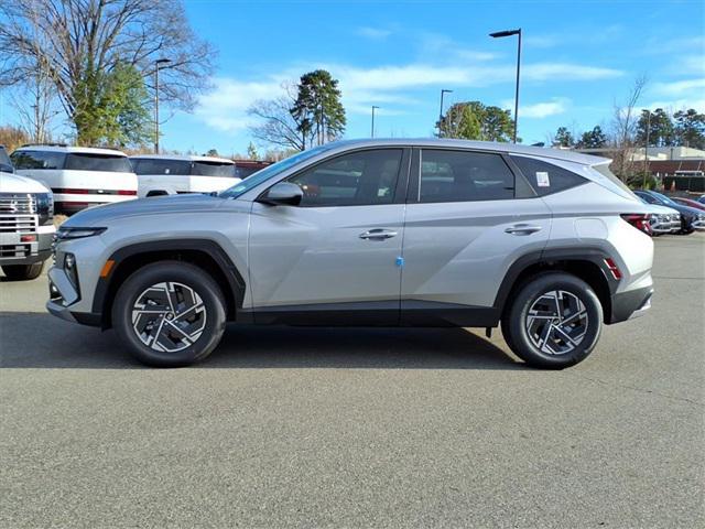 new 2026 Hyundai TUCSON Hybrid car, priced at $32,030