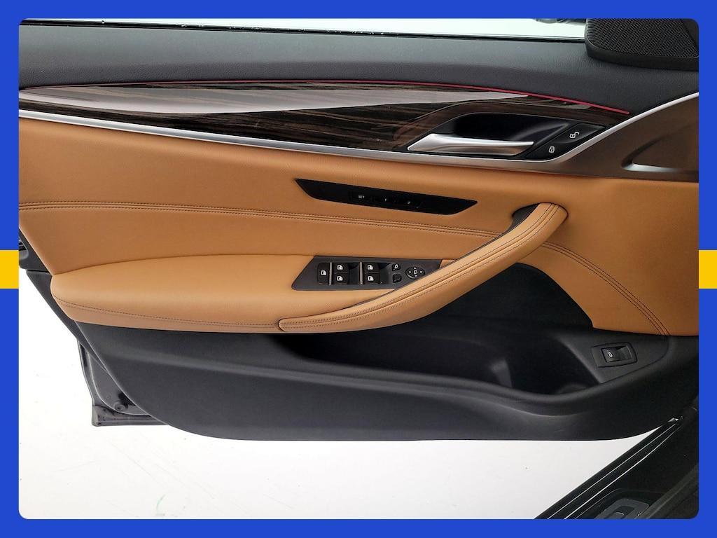 BMW 5 Series view 15