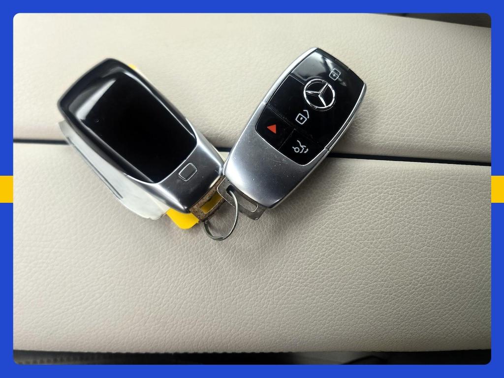 Mercedes-Benz E-Class view 28