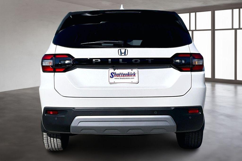 new 2025 Honda Pilot car, priced at $45,450