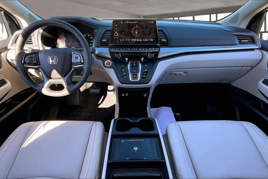 new 2026 Honda Odyssey car, priced at $45,685