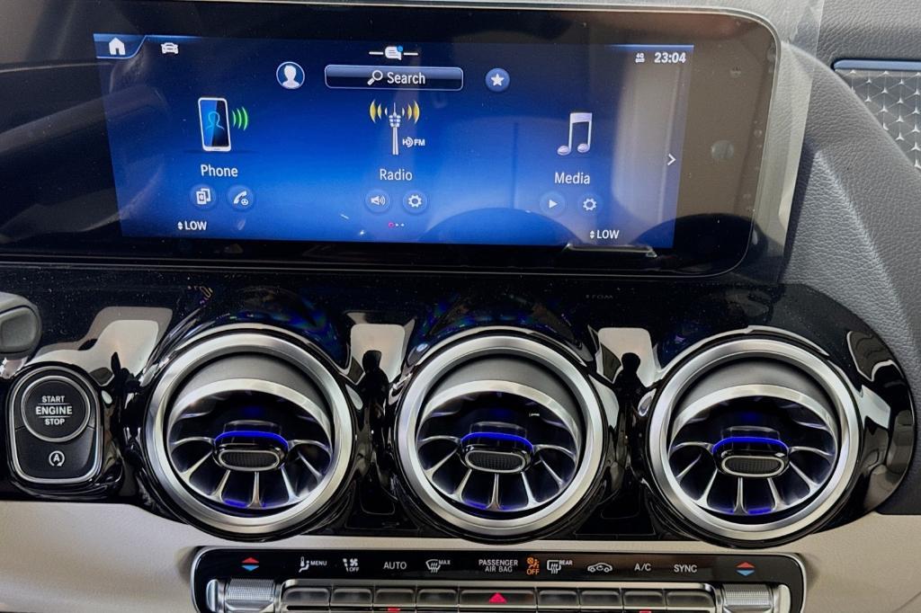 new 2025 Mercedes-Benz GLA 250 car, priced at $44,620