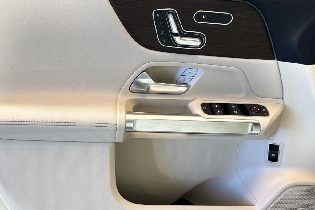 new 2026 Mercedes-Benz GLB 250 car, priced at $49,915