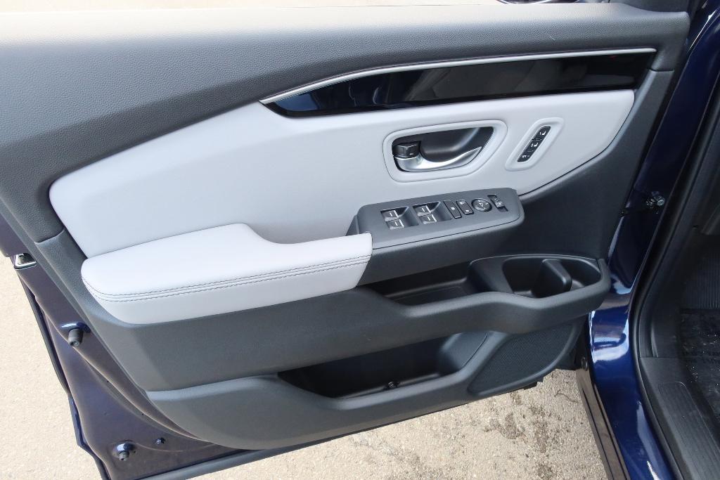 new 2025 Honda Pilot car, priced at $47,095