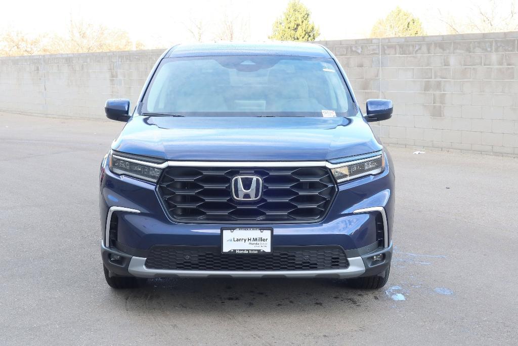 new 2025 Honda Pilot car, priced at $47,095