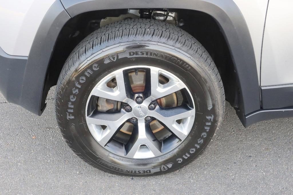 used 2016 Jeep Cherokee car, priced at $10,626