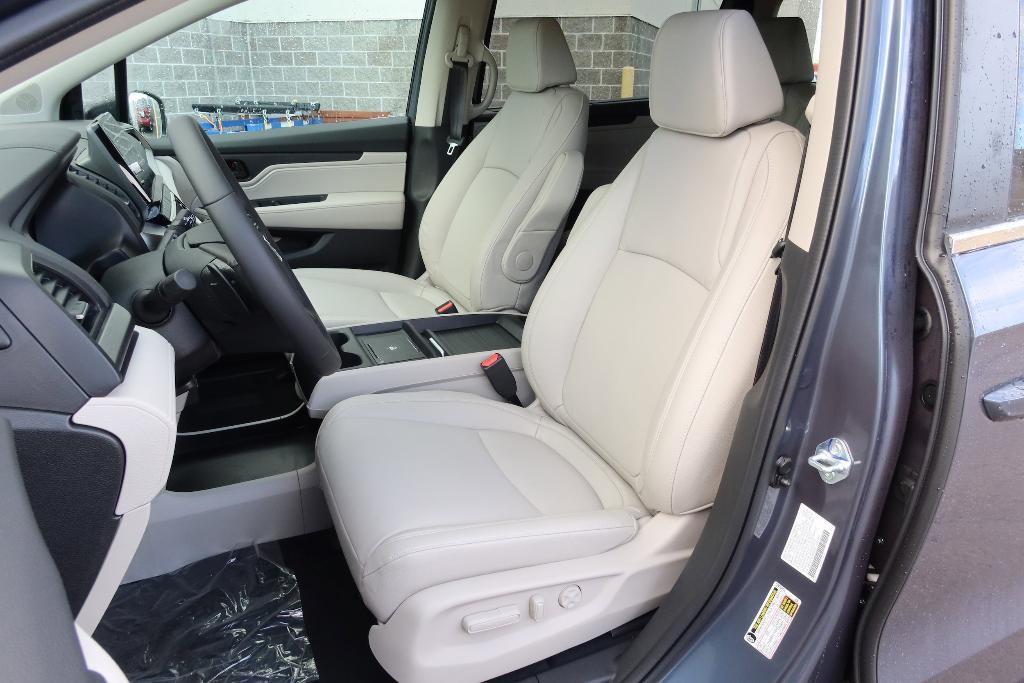 new 2026 Honda Odyssey car, priced at $44,290