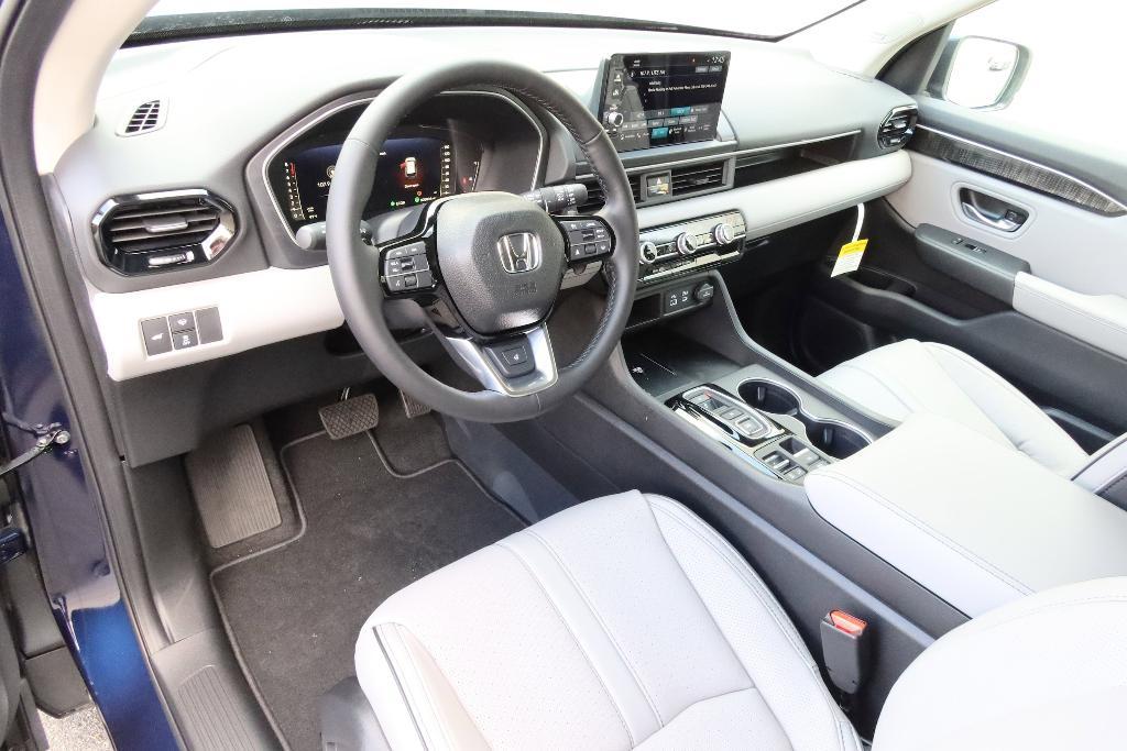 new 2025 Honda Pilot car, priced at $54,575