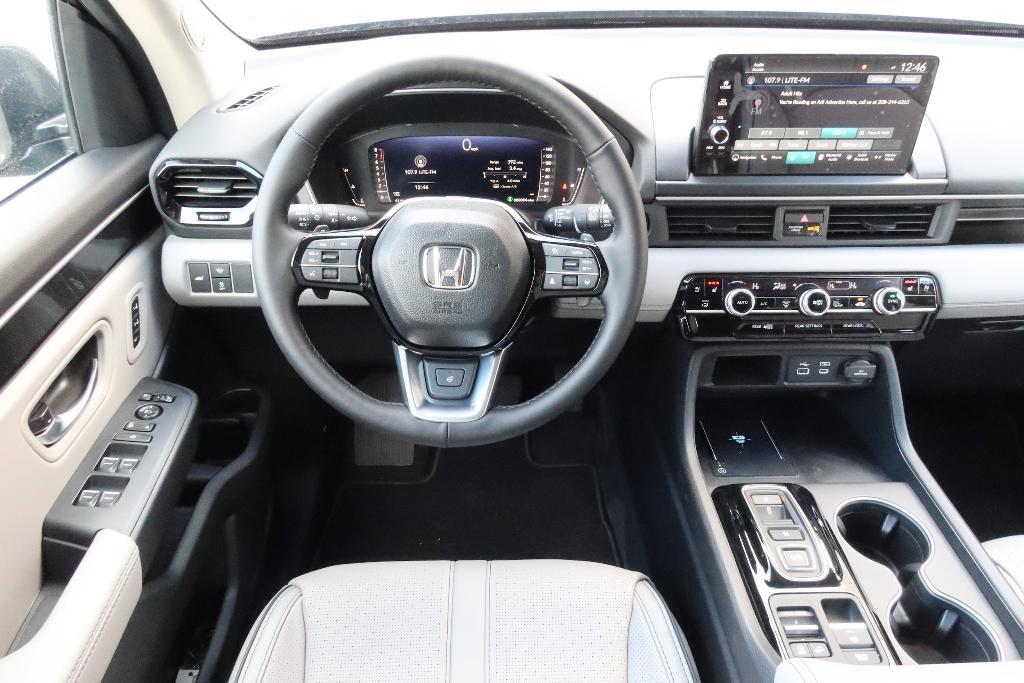 new 2025 Honda Pilot car, priced at $54,575
