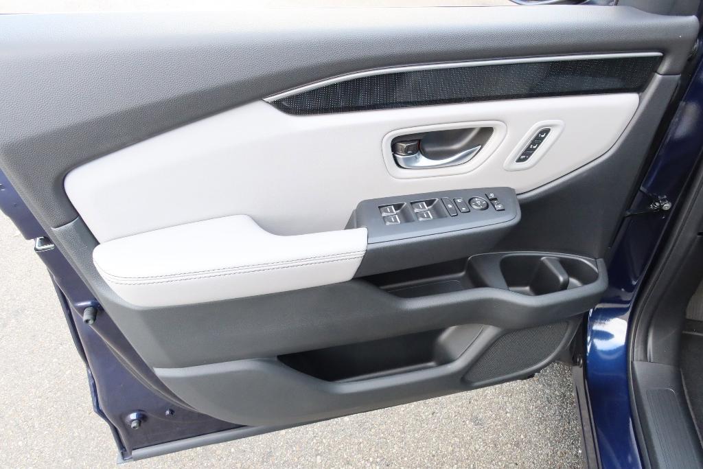 new 2025 Honda Pilot car, priced at $54,575