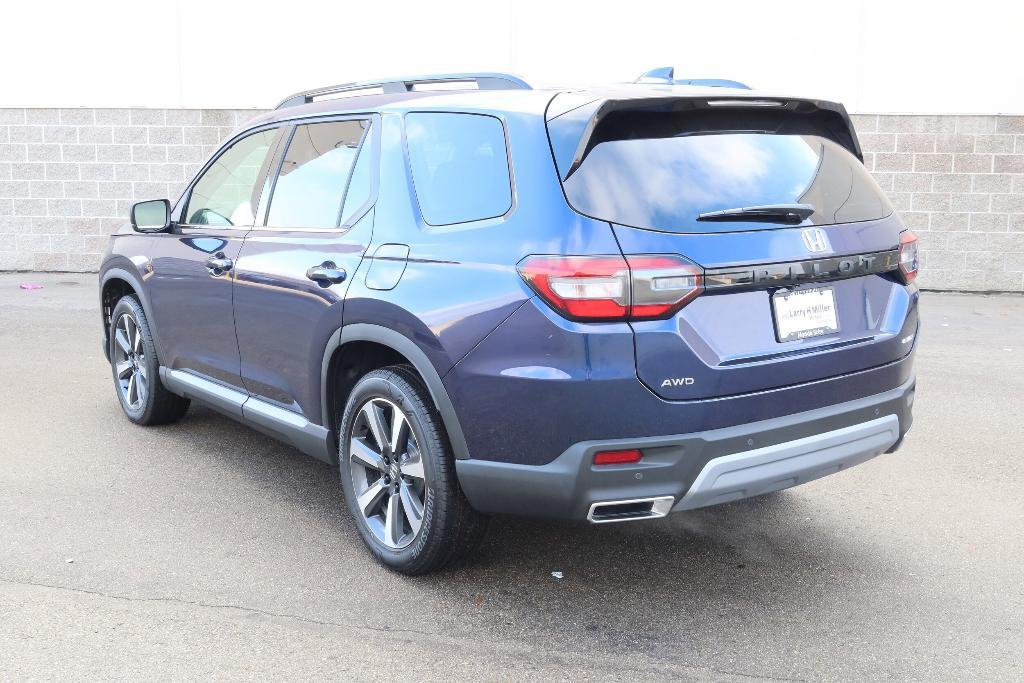 new 2025 Honda Pilot car, priced at $54,575