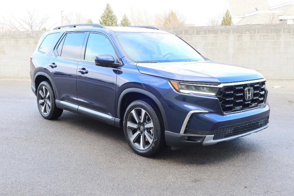 new 2025 Honda Pilot car, priced at $54,575