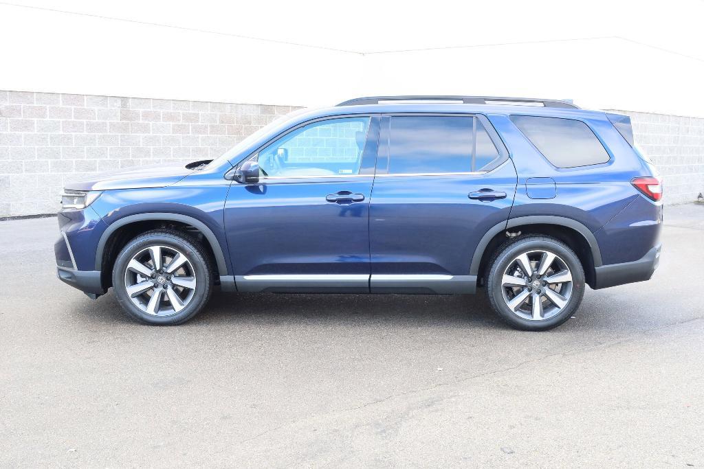 new 2025 Honda Pilot car, priced at $54,575