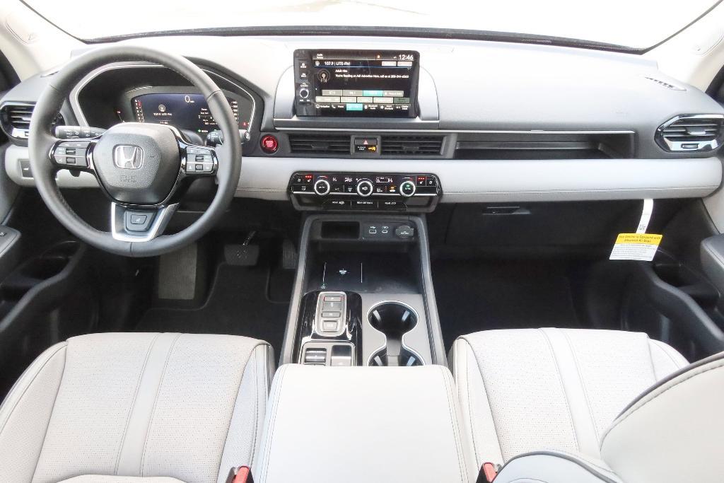 new 2025 Honda Pilot car, priced at $54,575