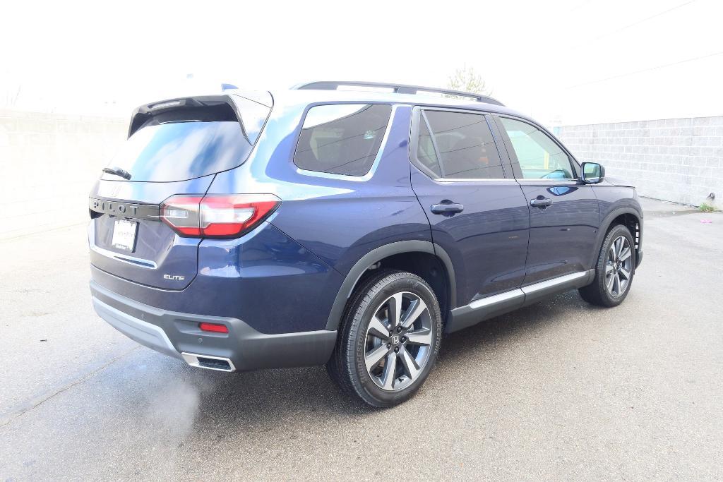 new 2025 Honda Pilot car, priced at $54,575