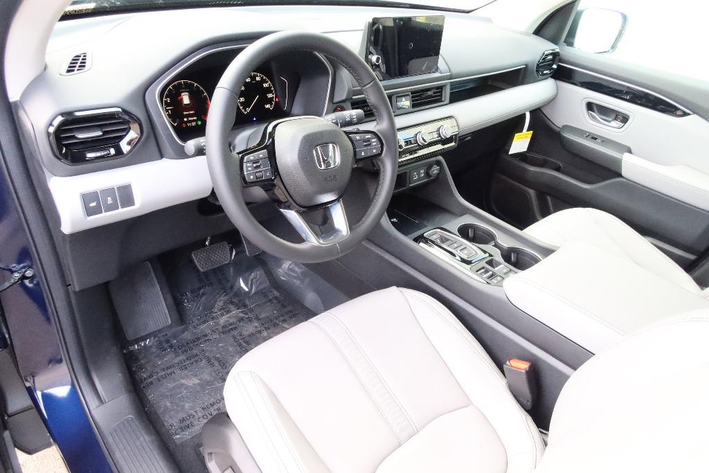 new 2025 Honda Pilot car, priced at $47,095