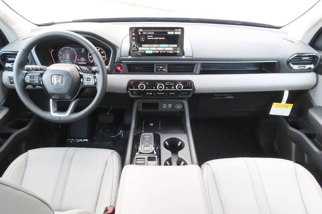 new 2025 Honda Pilot car, priced at $47,095