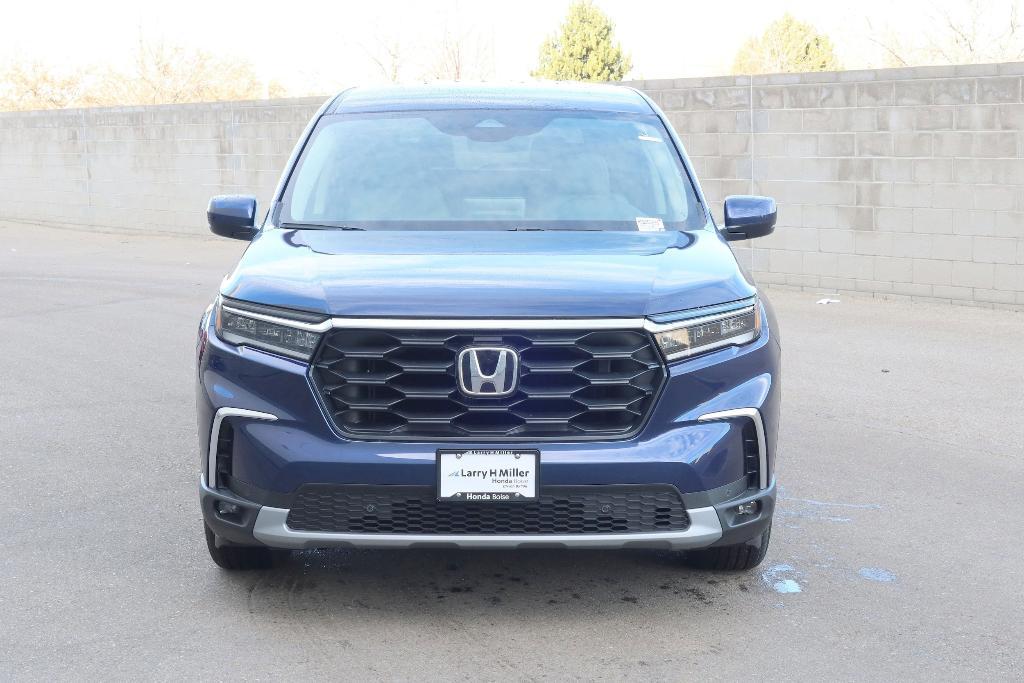 new 2025 Honda Pilot car, priced at $47,095