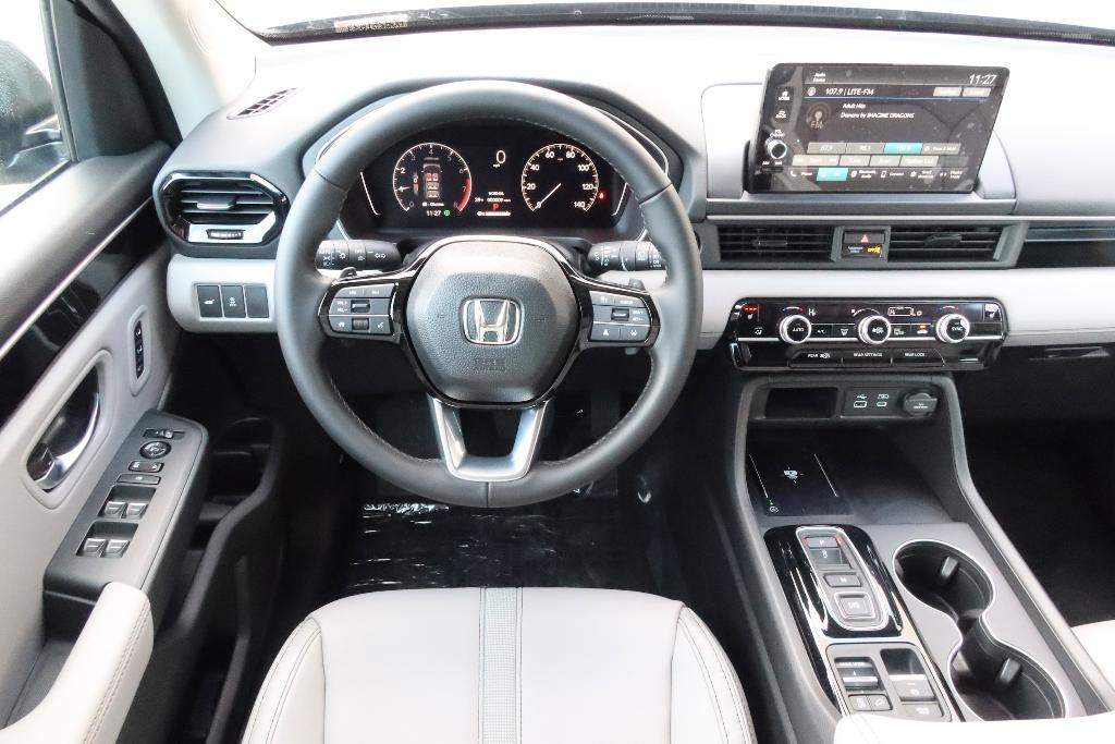 new 2025 Honda Pilot car, priced at $47,095